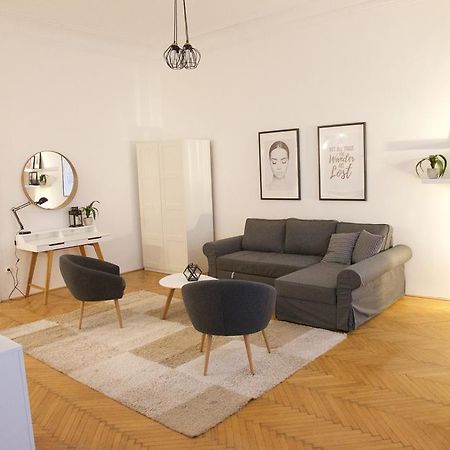Five Season'S Apartment Budapest Bagian luar foto