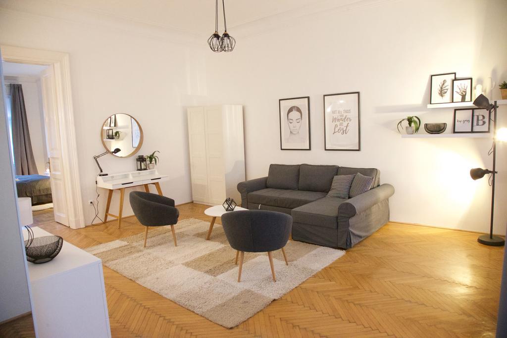 Five Season'S Apartment Budapest Bagian luar foto