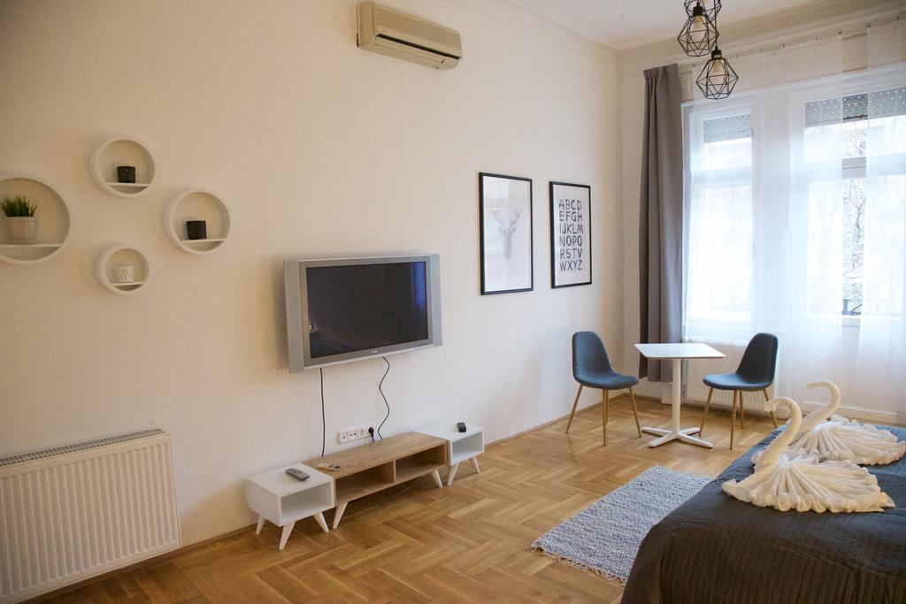 Five Season'S Apartment Budapest Bagian luar foto