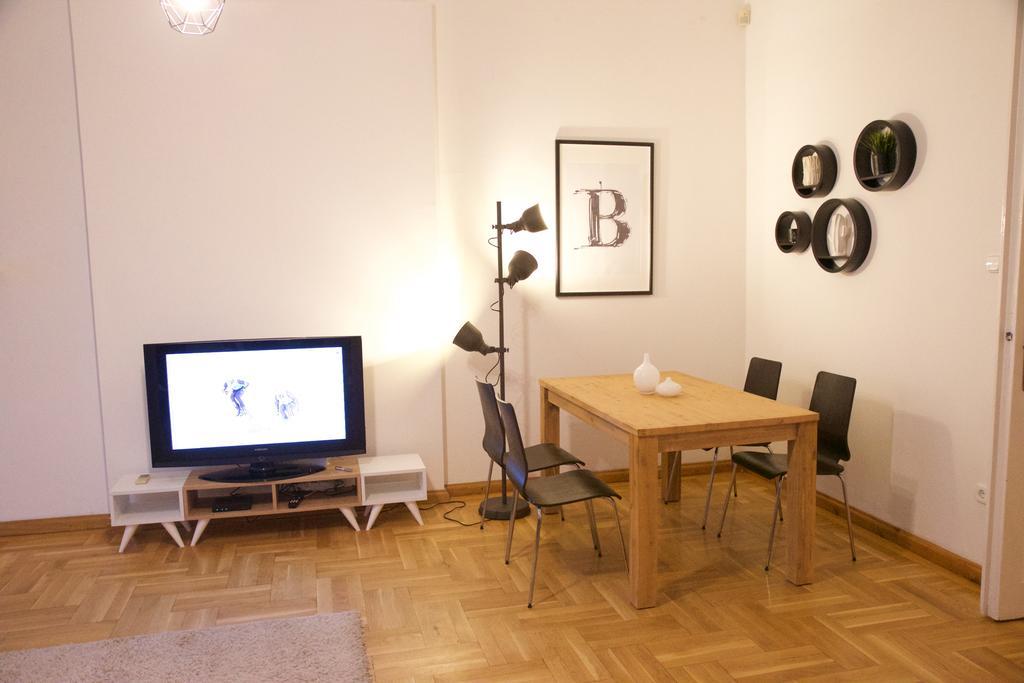 Five Season'S Apartment Budapest Bagian luar foto