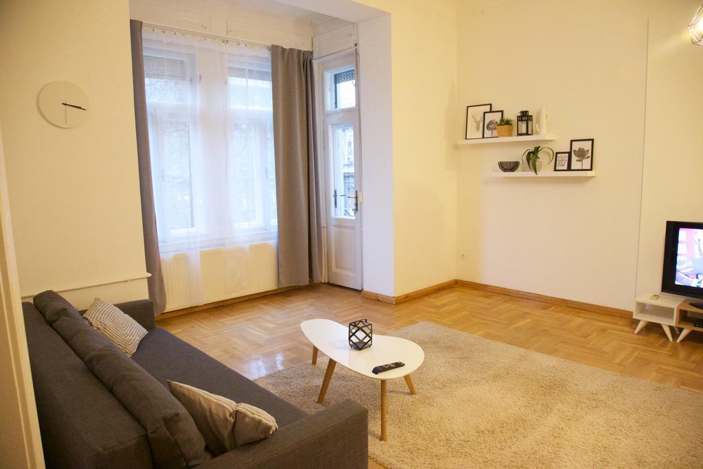 Five Season'S Apartment Budapest Bagian luar foto