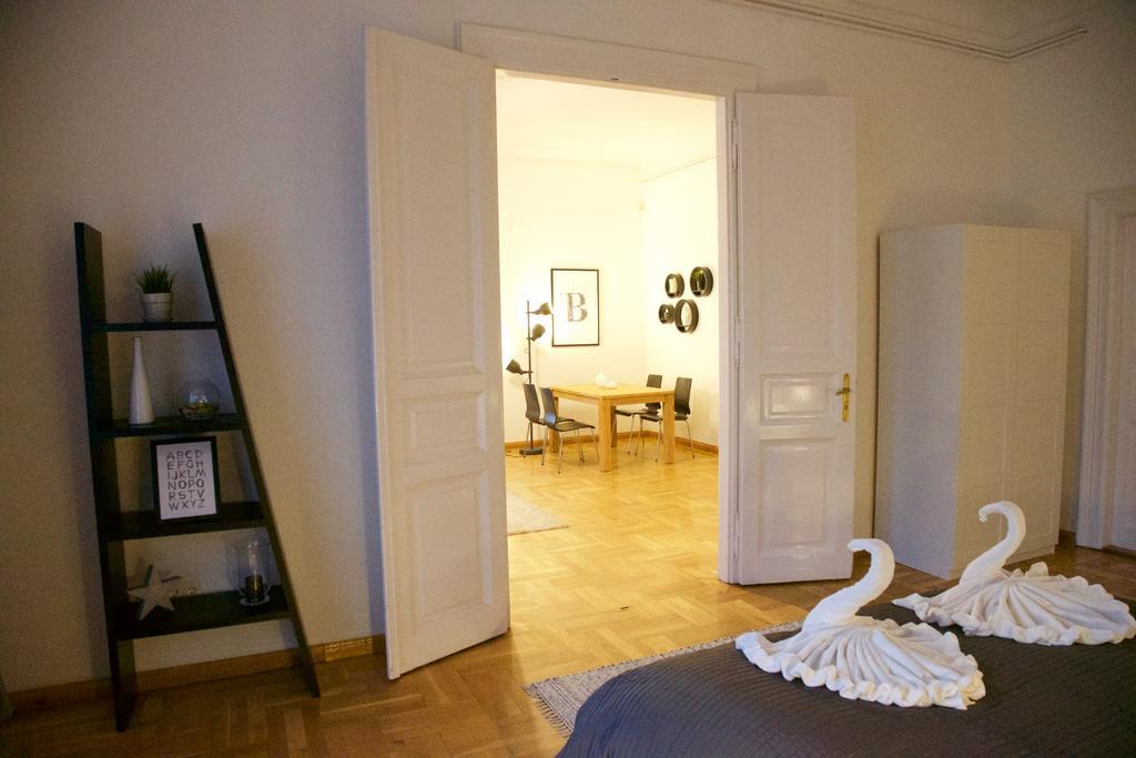 Five Season'S Apartment Budapest Bagian luar foto