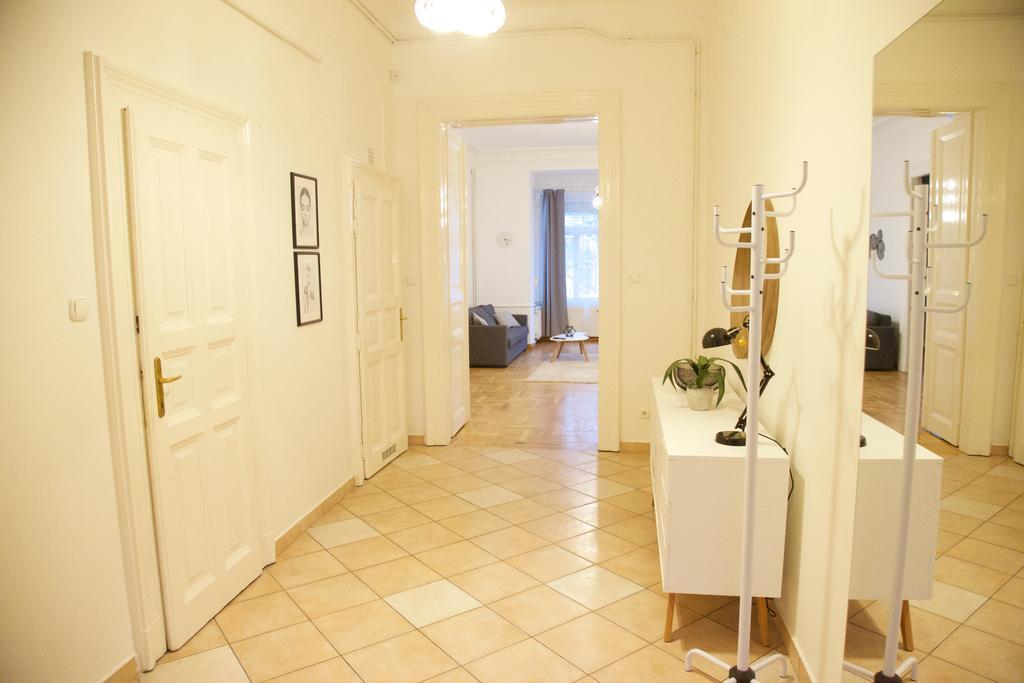 Five Season'S Apartment Budapest Bagian luar foto