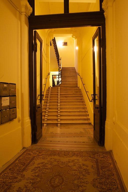 Five Season'S Apartment Budapest Bagian luar foto
