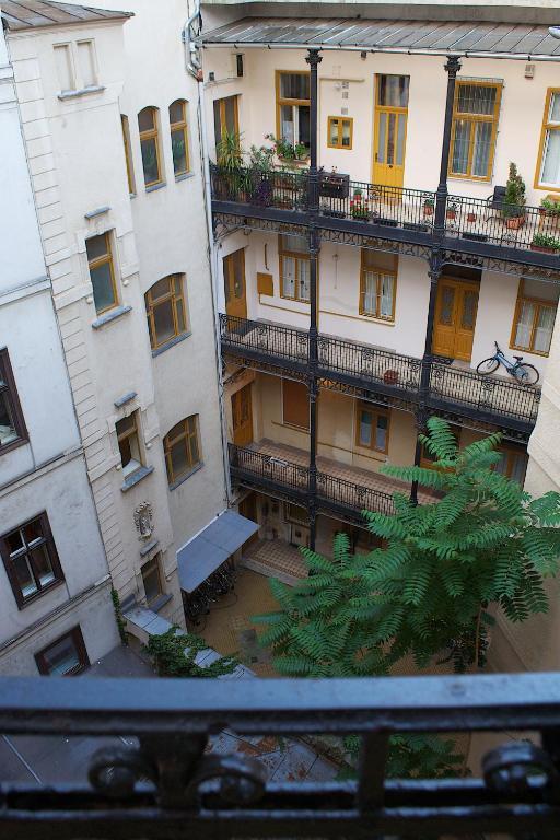 Five Season'S Apartment Budapest Bagian luar foto